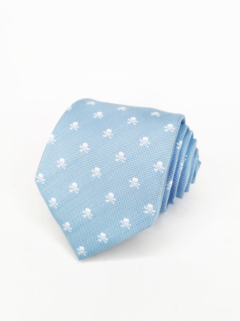 Corbata celeste con calaveras piratas blancas - DiversoMen