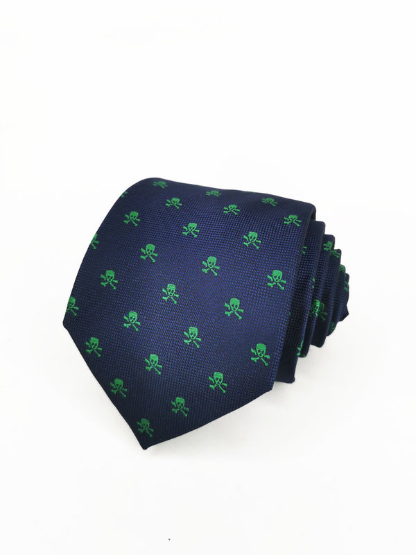 Corbata azul marino con calaveras piratas verdes