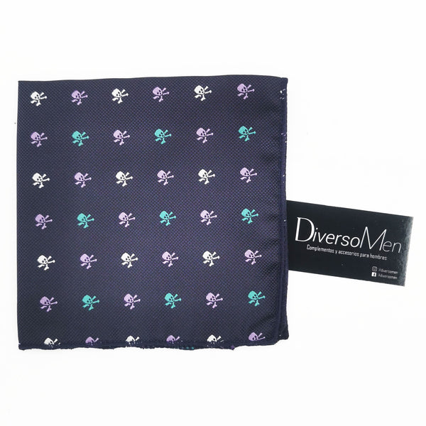 Pañuelo morado con calaveras piratas lilas y celestes - DiversoMen