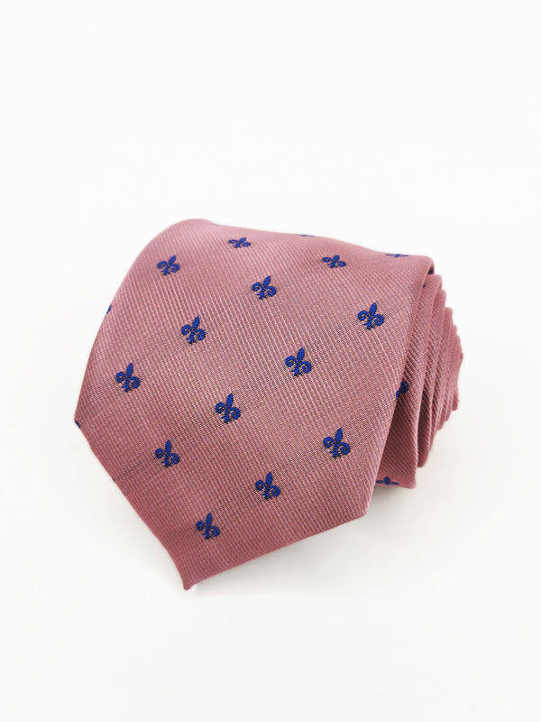 Corbata rosa tenue con flor de lis grande azul oscuro